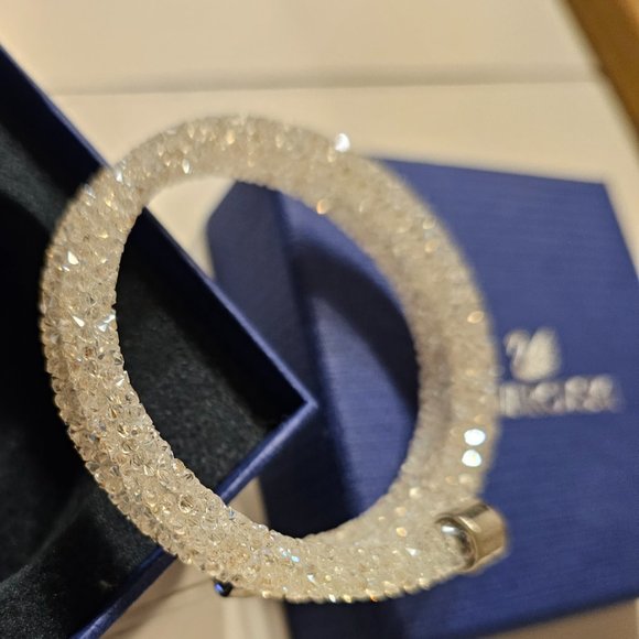 Swarovsky crystal dust bracelet - Picture 2 of 3